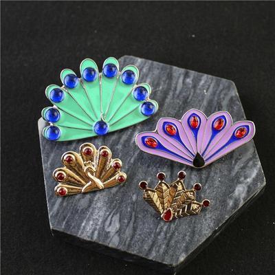 1Pcs Crystal Diamond Peacock Animal Pin Anime Creative Fantail Brooch Role Play Props Men And Women Backpack Jewelry Gift