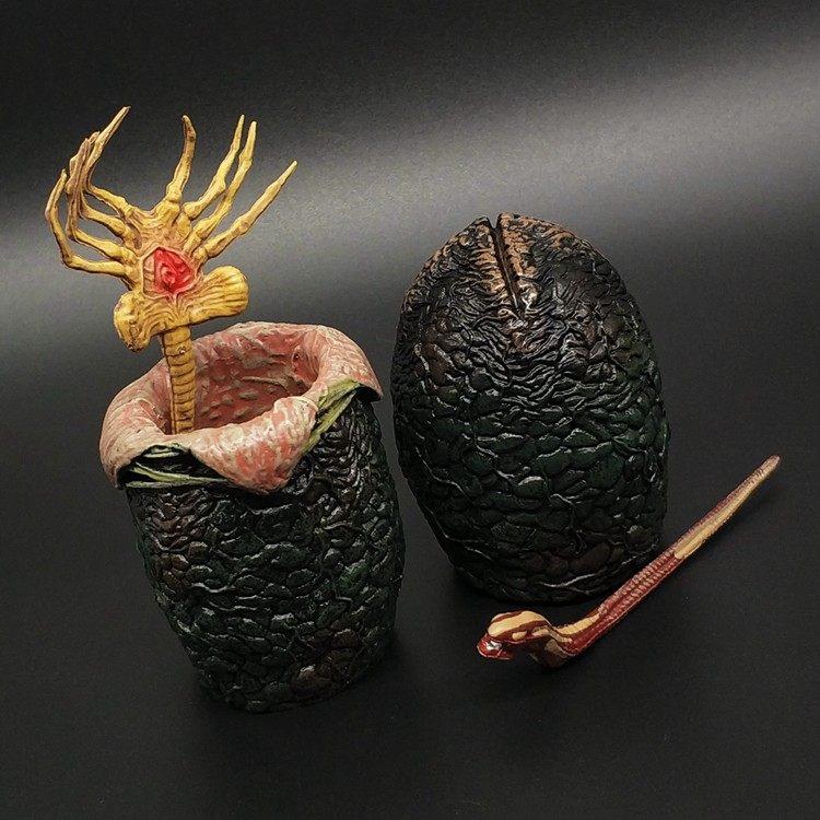 

AprPig Alien Vs Predator Facehugger Egg Movable Action Figure Collectible Model Desktop Ornament For Sci Fi Movie Fans Collector no box