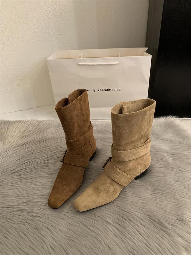 2025 Koreanische Version des neuen Nischendesigns Retro Französische kurze Stiefel kleiner eckiger Kopf Westernstiefel Wildleder mittelhohe Stiefel Damenstiefel