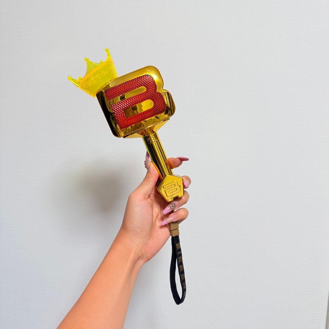 

[USED] Huge Price Drop!! BIGBANG LED Light Stick with Crown Design K-POP