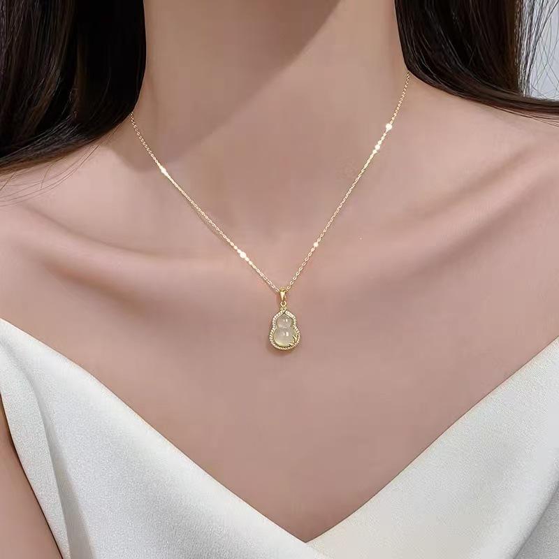 2024 High-End Light Luxury 925 Sterling Silver Chalcedony Gourd Clavicle Necklace for Women