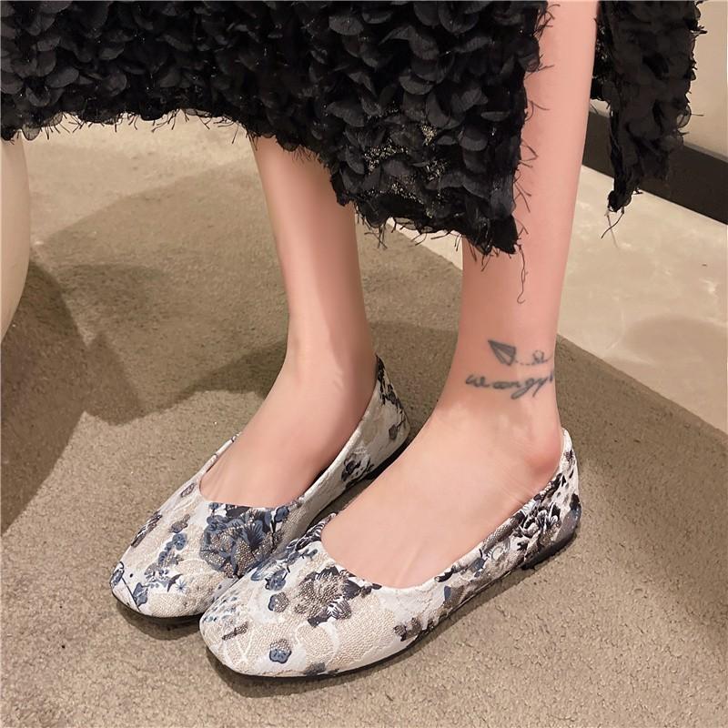 Fashion 2024 Spring and Summer New Casual Women's Shoes Embroidered Embroidery Shallow Mouth Round Toe Slip-on Shoes Women's Large Size