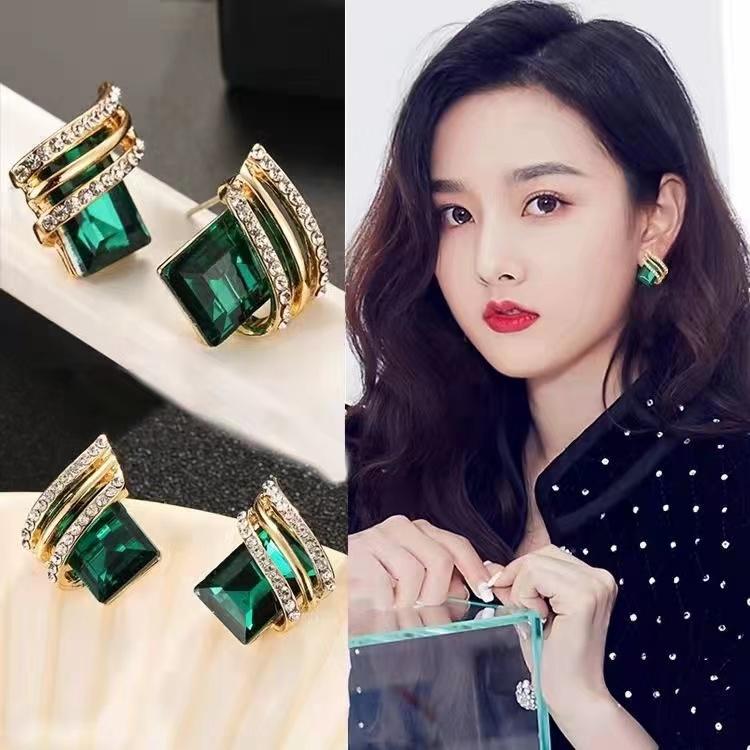 New Style Crystal Silver Needle Diamond Earrings Fashionable Temperament Decorative Stud Earrings for Women