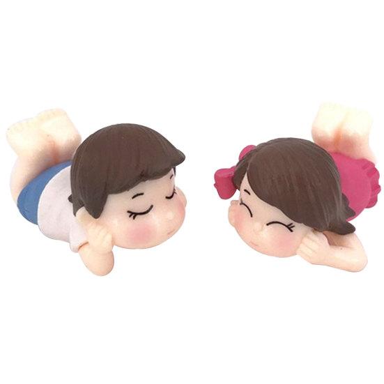 2 stk Cute Lovers Boy Girl liggende foran Miniatyrhage Bonsai dukkehus dekor