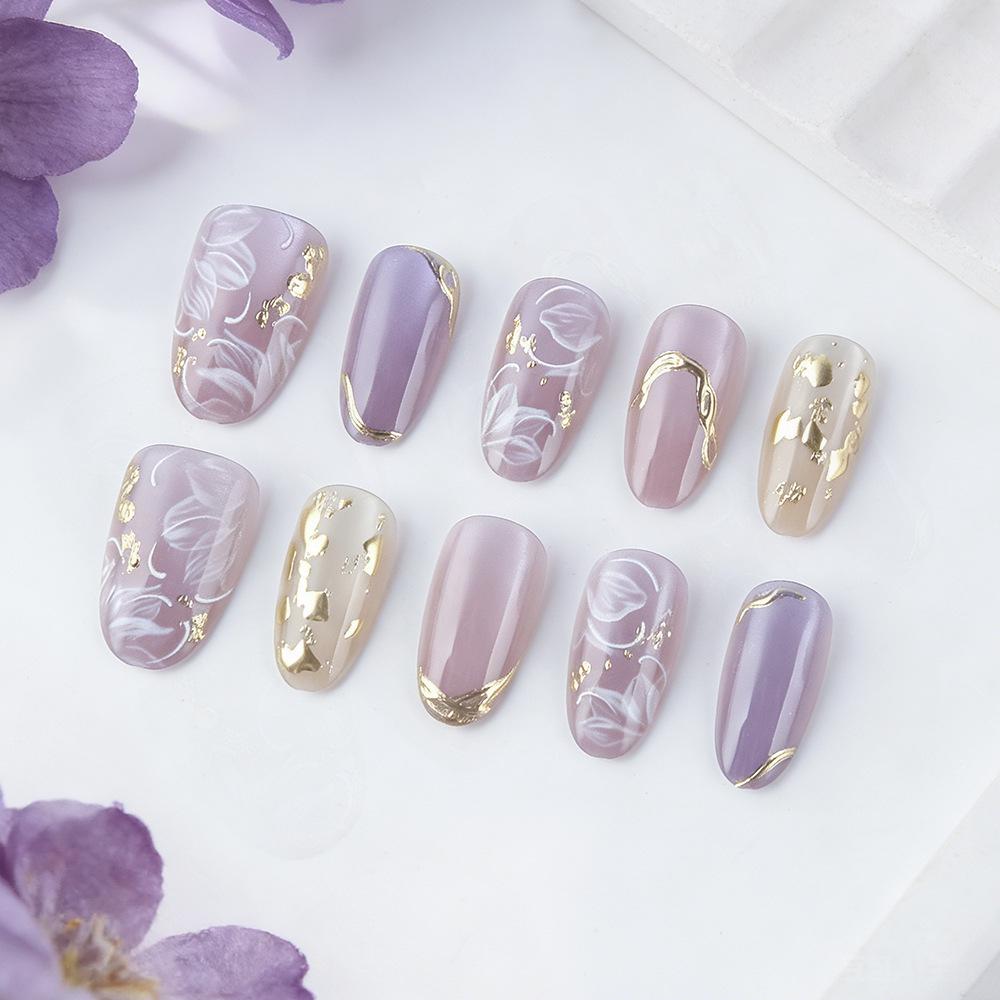 Роскошные фиолетовые накладные ногти миндалевидной формы с золотой фольгой (30 шт.) для сияющего вида кожи
