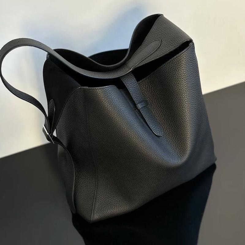 

Warm And Comfortable Lamb Wool Single Shoulder Bag Large Capacity Soft Leather With Casual Style Single Leather Bag Cowhide Real Leather Fashion Bag Length 30 x Width 10 x Height 32cm