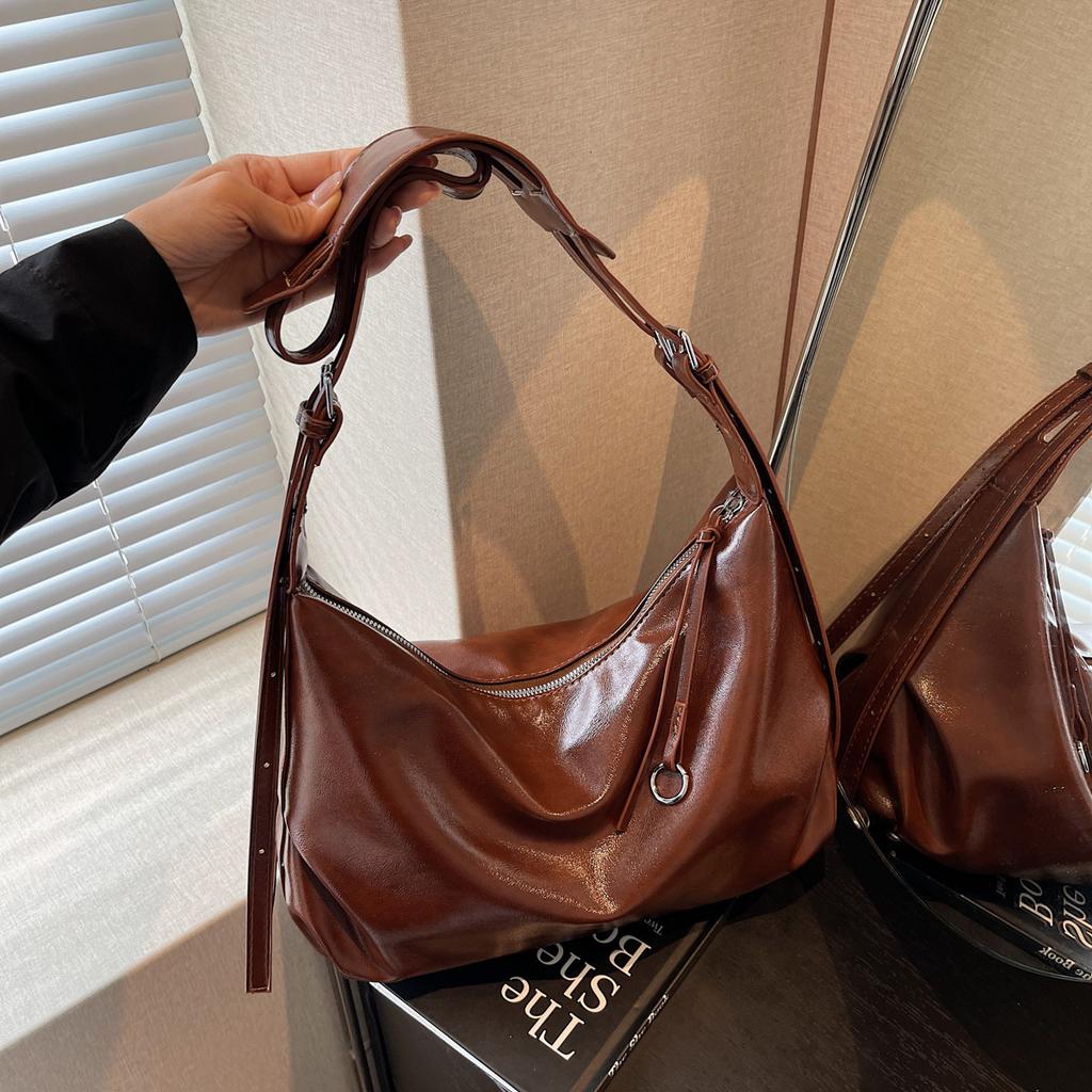 Soft leather large-capacity tote bag women's new simple trendy underarm bag commuter shoulder messenger bag