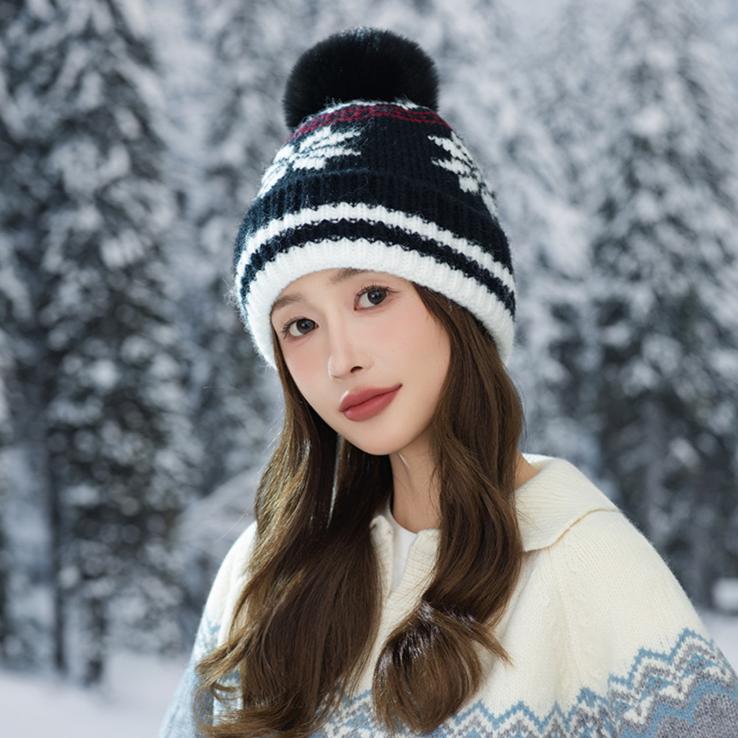 Ladies Autumn and Winter Christmas Hairball Snowflake Thermal Hat Knitted Wool Hat Cold-proof Pullover Hat