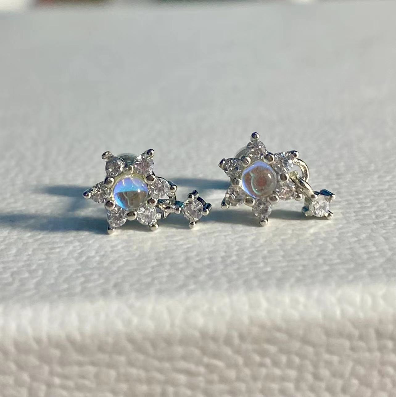 Delicate moonstone hexagram earbone studs, small zircon pendant, titanium steel screw earrings.