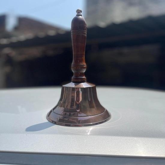 25.4 cm Victorian Brass Hand Bell with Wooden Handle School, Dinner Home Decor Christmas Gift