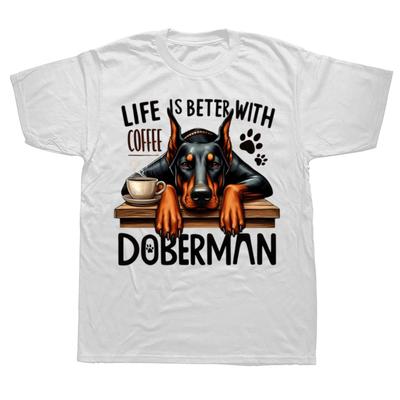 Heißes Leben ist besser mit Kaffee Dobermann Hund Grafik Kurzarm T-Shirts für Männer Frauen Lockeres T-Shirt Lässige Sommer T-Shirts