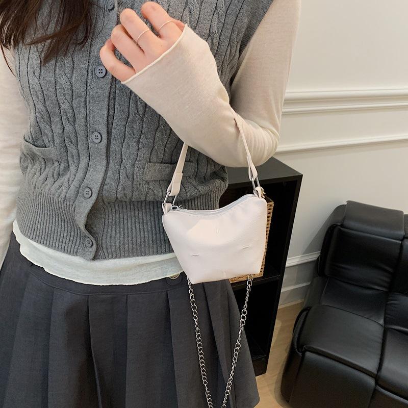 Trendy New Niche Design Fashionable Texture Messenger Mobile Phone Bag Casual Versatile Solid Color Texture Portable Women's Bag