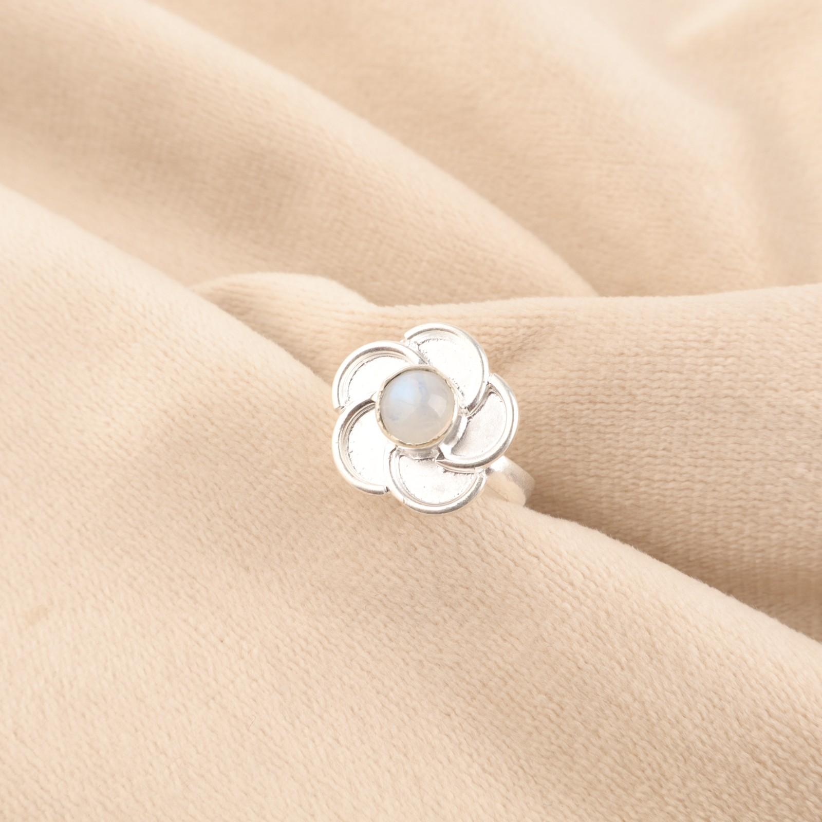 

Round Natural Rainbow Moonstone 925 Silver Daughter Gift Statement Ring Jewelry RR-51-28 15