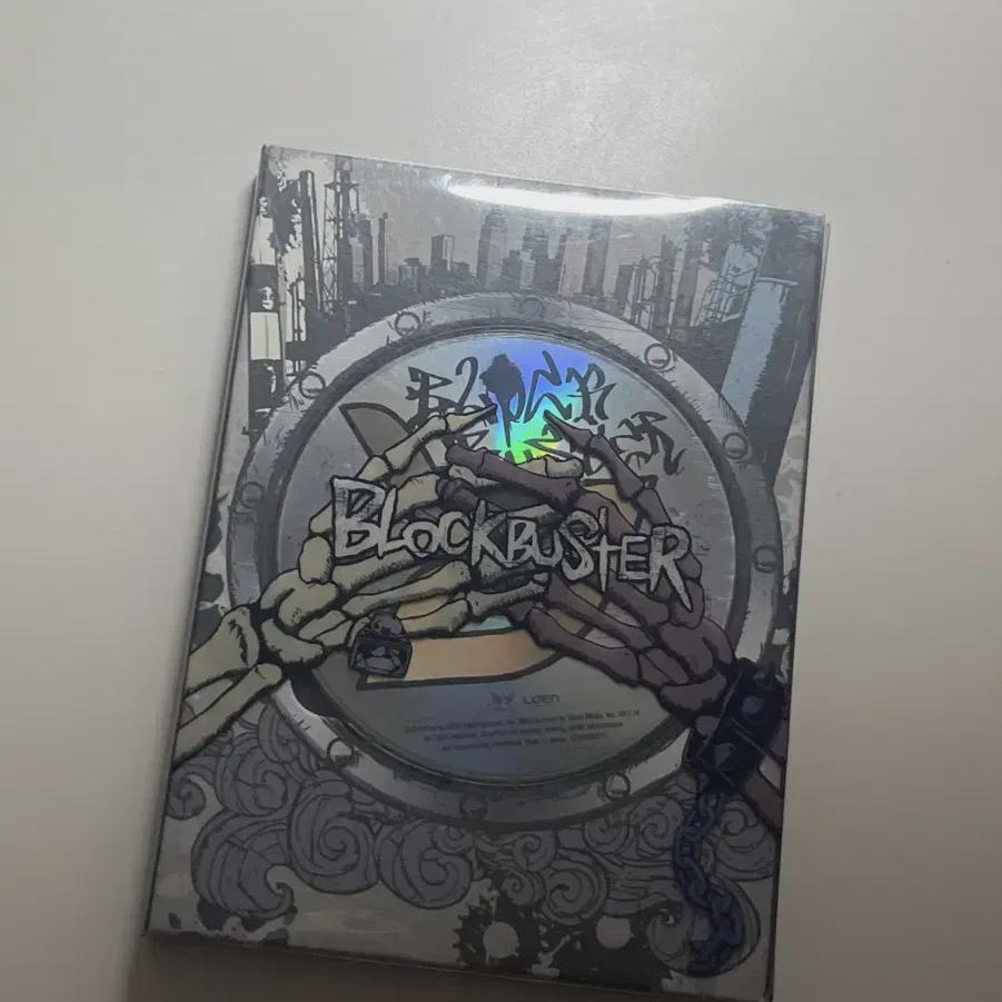 

Blockbuster Продает Свой Первый Полноформатный Альбом