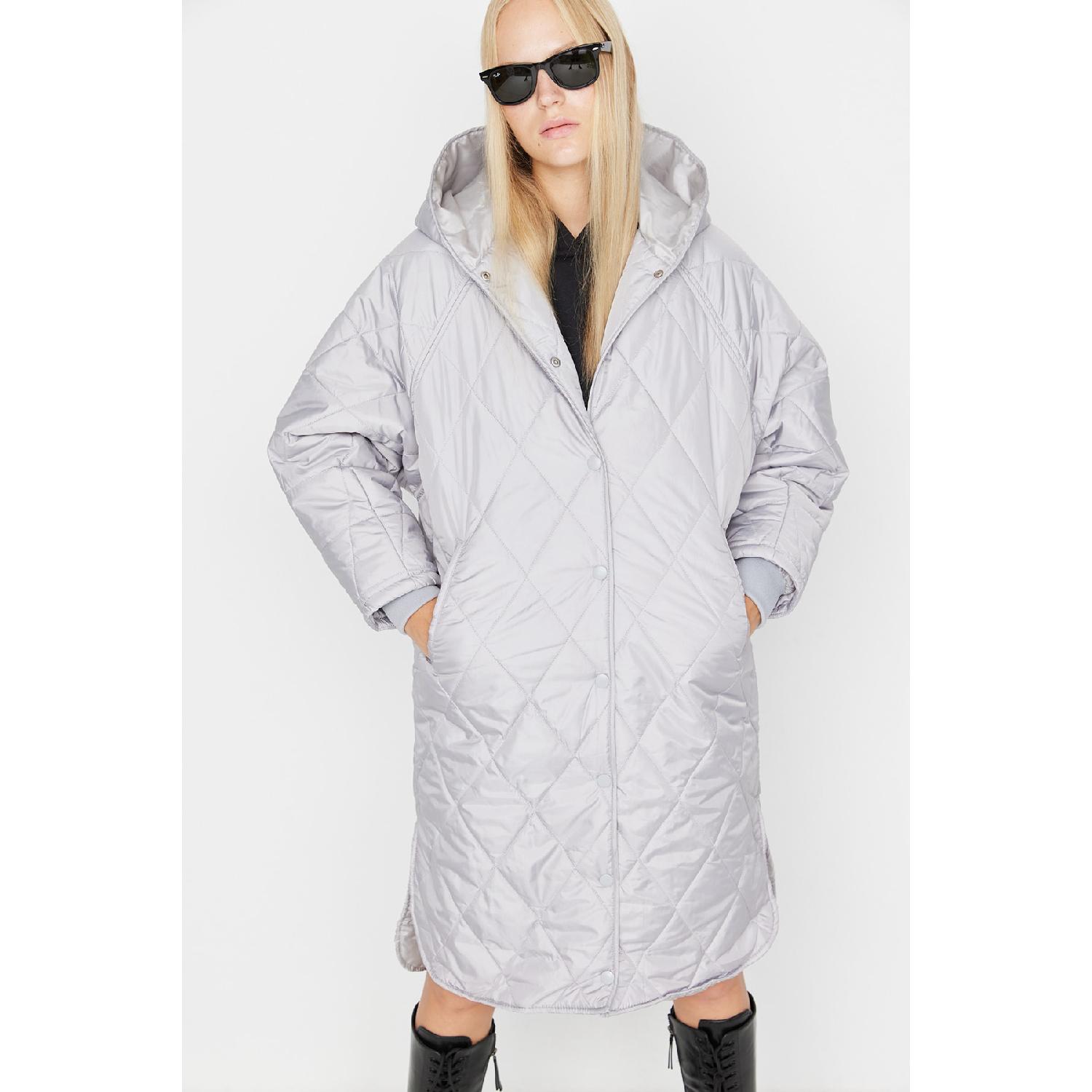 

Серое длинное стеганое пальто с капюшоном и водоотталкивающим покрытием Twoaw22mo0010
