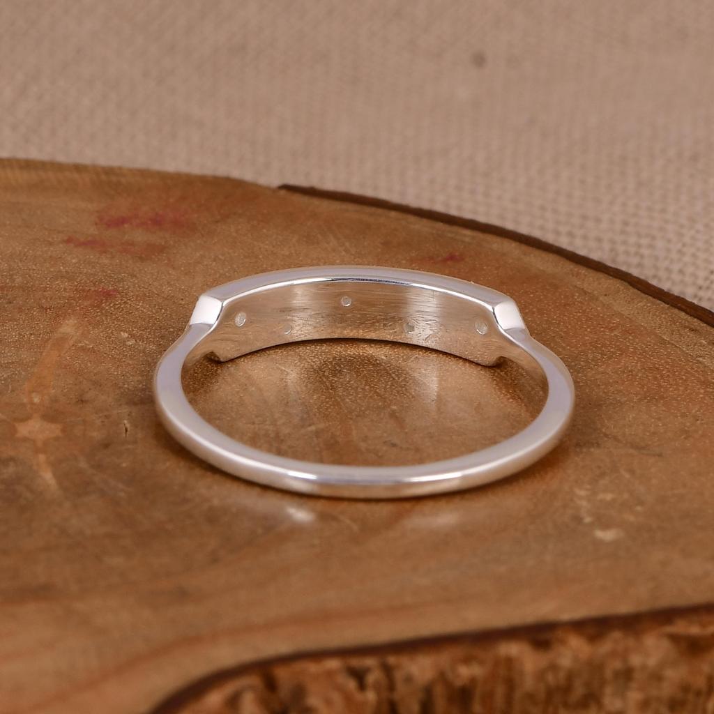 Minimalist Silver Leaf Ring with Cubic Zirconia, Dainty Nature Inspired Band, CZ Stackable Ring, Everyday Jewelry, Gift for Her.