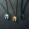 Acciaio al Titanio Minimalista Maschera da Guerriero Spartano Collana con Ciondolo Maschera Alta Ritenzione del Colore Collana da Uomo Gioielli a Lunga Tenuta di Colore