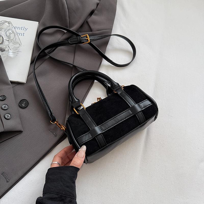 

Korean version of leopard print niche Boston handbag women s 2025 summer new retro shoulder messenger bag pillow bag