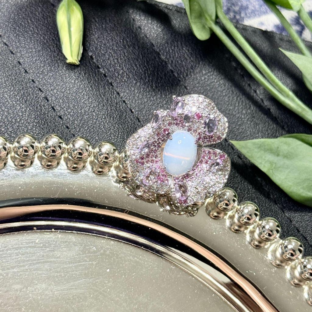 2025 Elegant Zircon Flower Petal Ring: High-End Fashionable Luxury