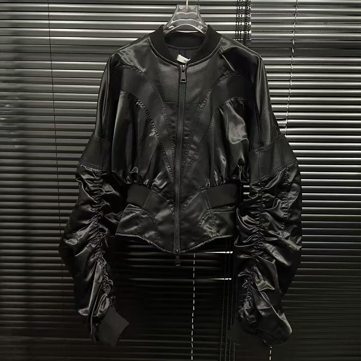 

Весна 2025 Приталенная кожаная куртка с драпировкой на талии Small чёрный