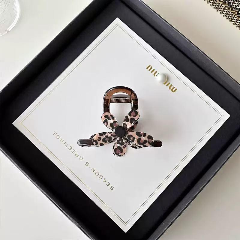 Leopard Print Acrylic Flower Claw Clip - High-End Women's Hairpin 2025
