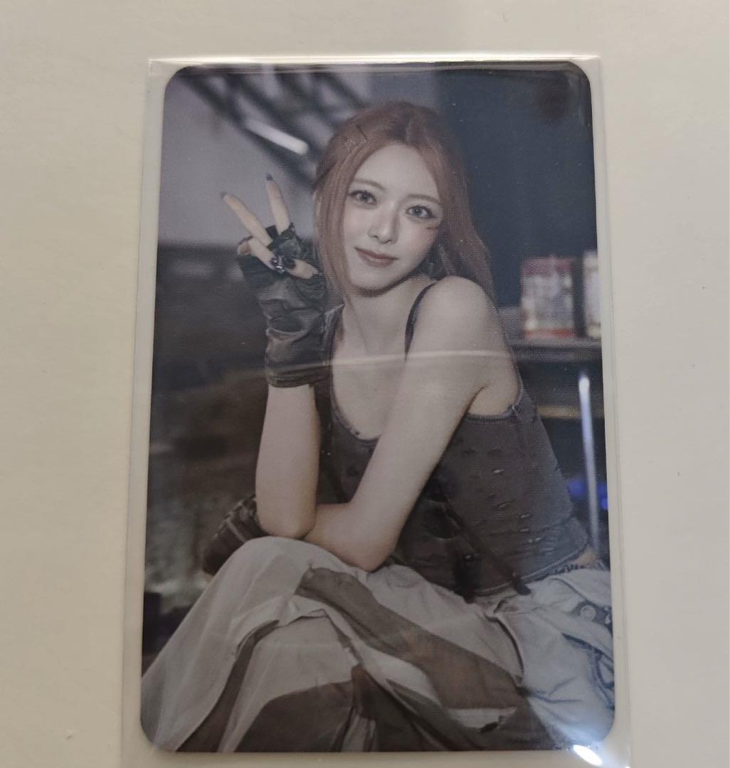 

[USED] itzy GWBG withmuu Limited Bonus Trading Card Yuna B