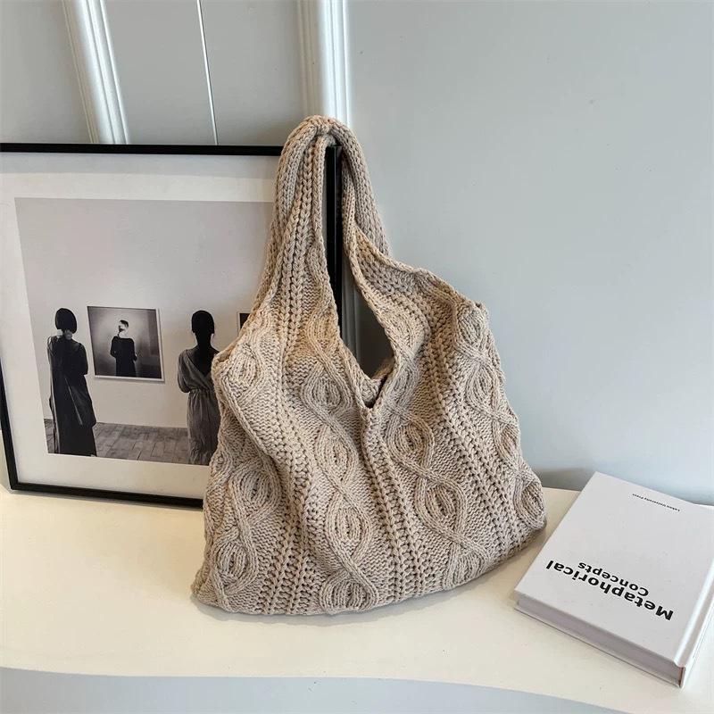 Summer super fire woven bag women's new literary and artistic style wool knitted vacation beach bag shoulder messenger bag