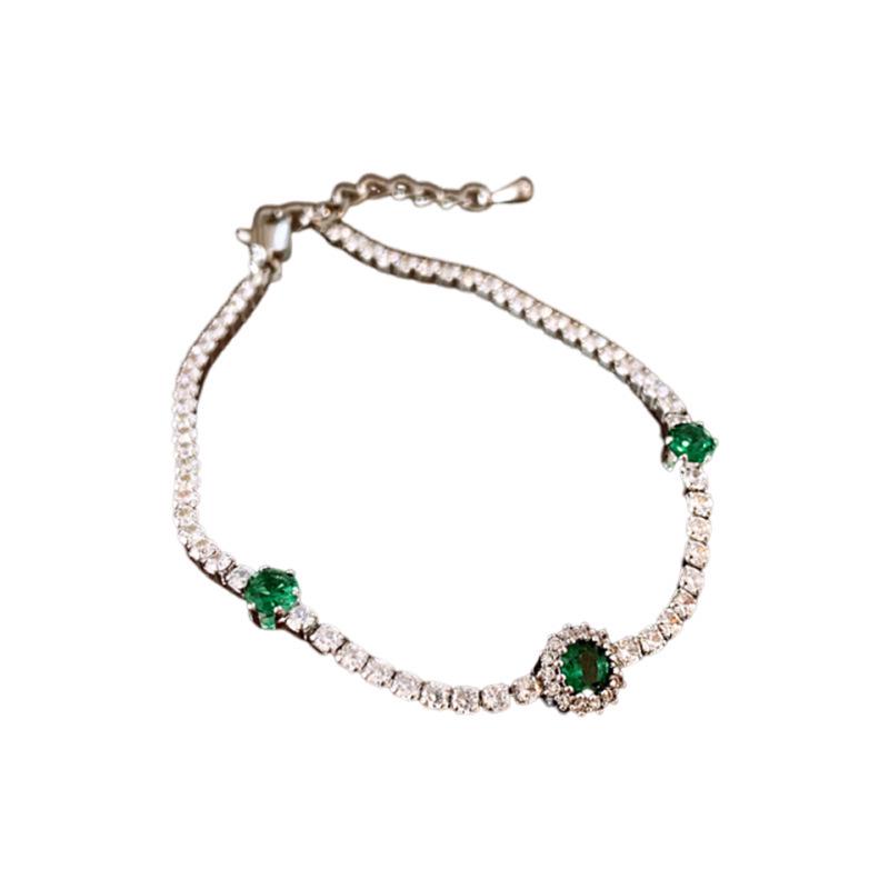 Elegantes Zirkonia-Blumenarmband: Pendelarmreif mit einem hochwertigen, modischen Design