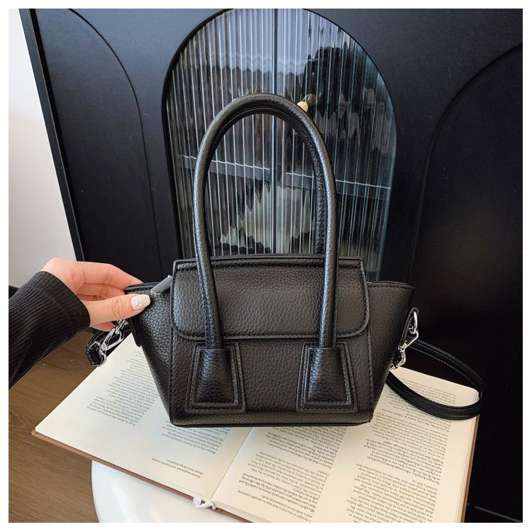 

Portable bucket bag women s 2025 new fashion foreign texture underarm bag versatile shoulder messenger bag bag чёрный
