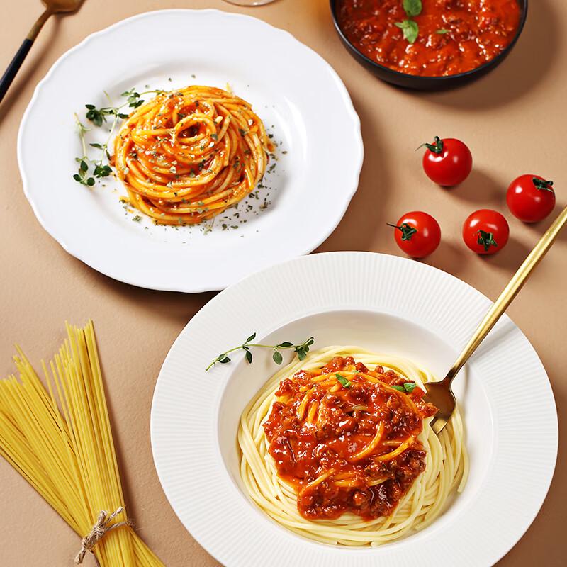 One's Member Rohkost-Spaghetti mit Tomaten-Fleischsauce