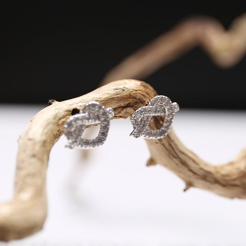 

Серьги в корейском стиле, темпераментные, универсальные, женские, геометрической формы, серьги с надписью «Любовь», новый тренд