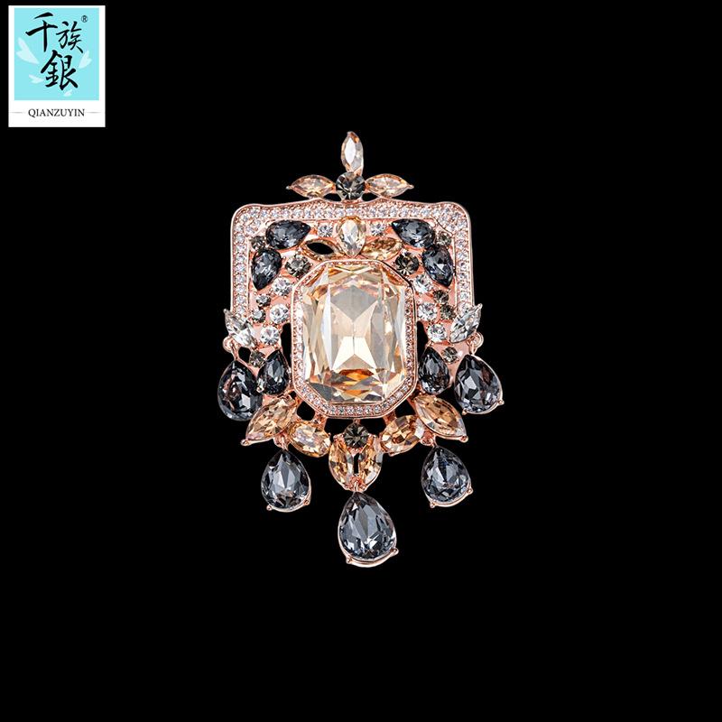 Vintage European Crystal Brooch Pin: Elegant Retro Shawl Accessory