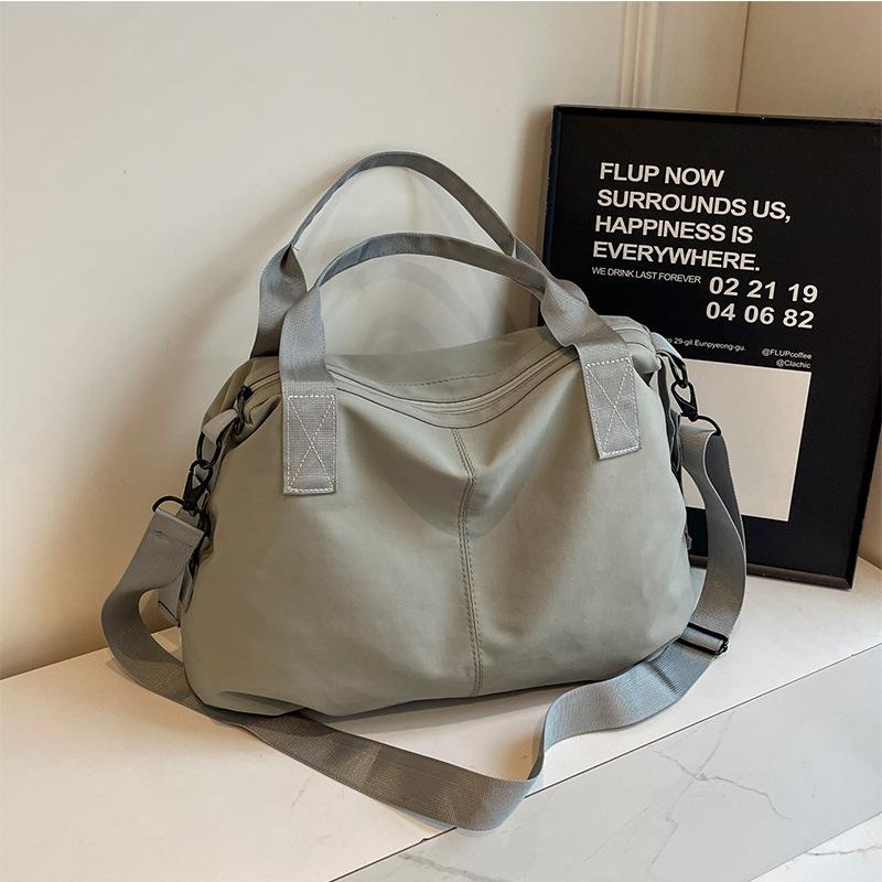 

Lightweight Large-Capacity Crossbody Travel and Sports Tote Bag синій