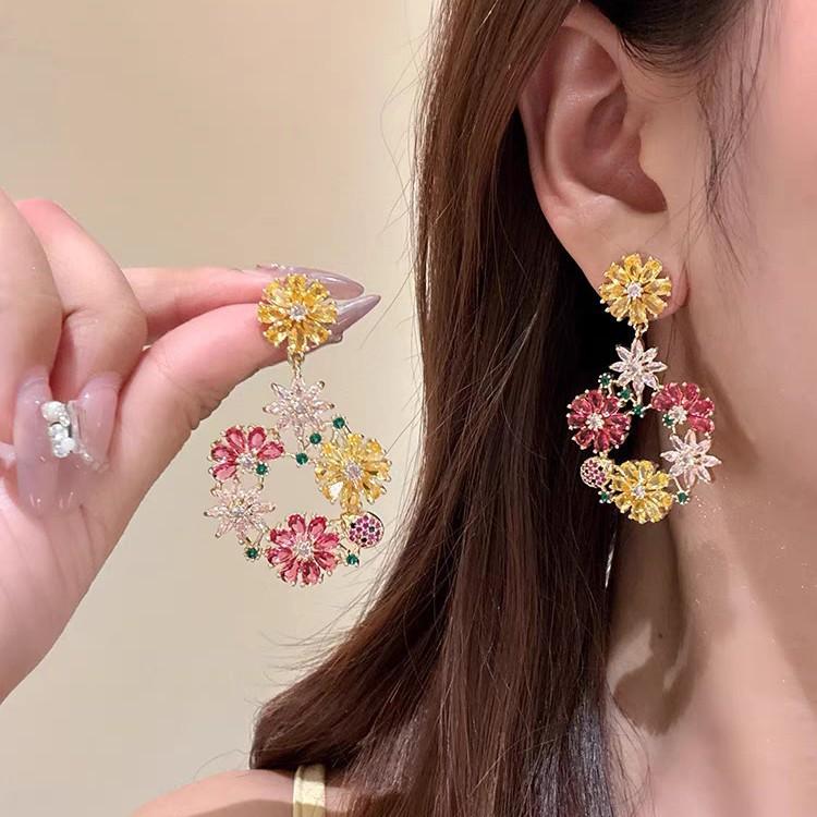 Dopamine Color Flower Stud Earrings Exaggerated Niche Design Women Street Shooting Earrings