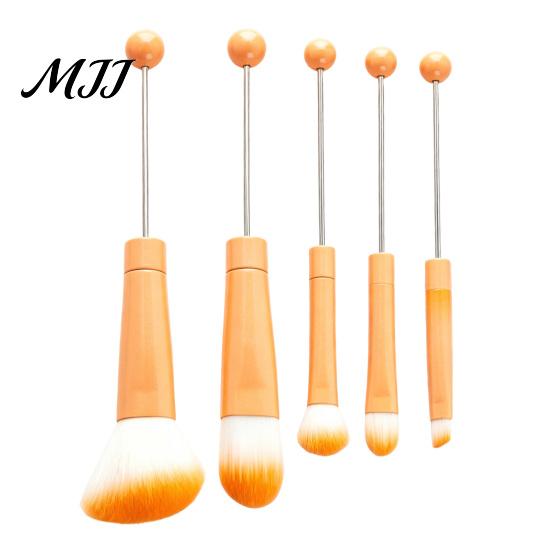 Eye Shadow Brushes 5Pcs Beadable Makeup Brush Set, DIY Cosmetic with Blank Bar, Women Tools Contouring Concealer Eyebrow Foundation for Girls