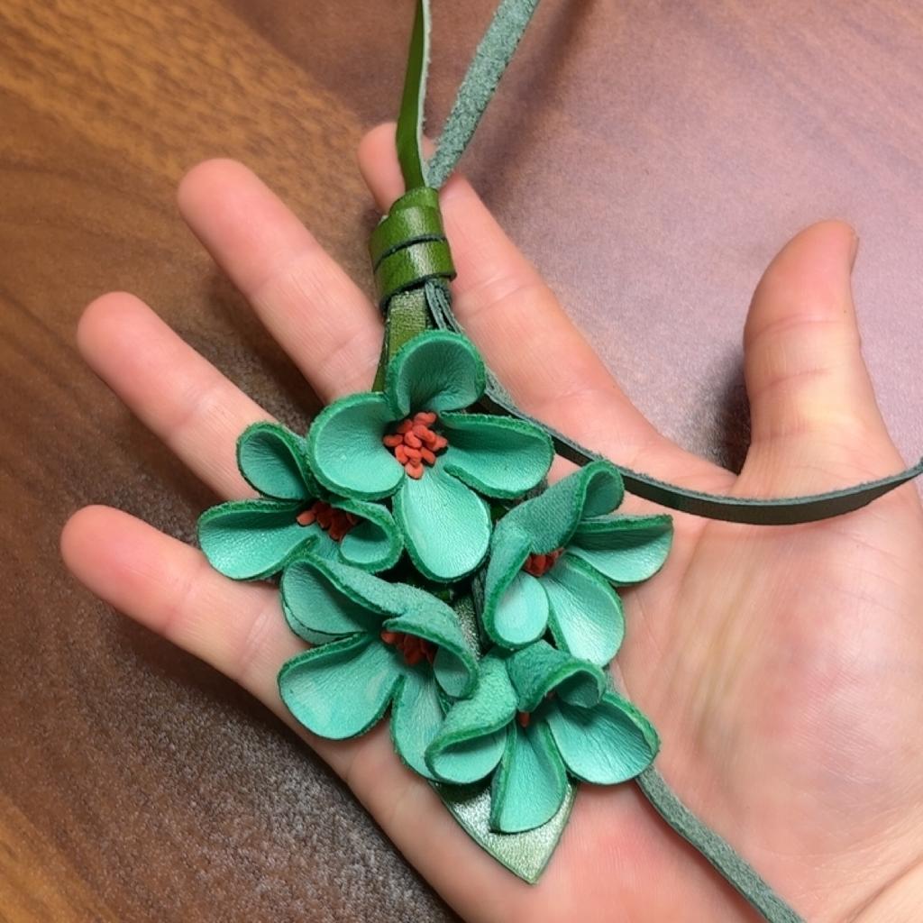 Fashion Cow Leather Flower Pendant Keychain Bag Charm Handbook Osmanthus Car Key Pendant Creative Pendant Tulip Bag Accessories
