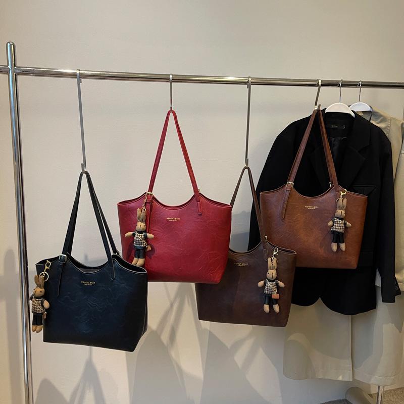 Versatile Retro Texture Leather Tote Bag for Women - High-End Feel, Light Luxury Single Shoulder Design