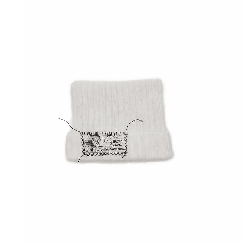 Sweet cat ears, hand-sewn label, solid color knitted hat, autumn and winter fashion versatile warm hat, showing the face, small headhat