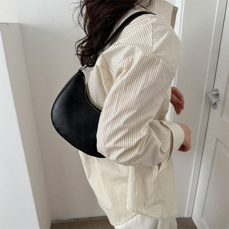 Trendy Pink Pu Shoulder Bag For Women Elegant Simple Crescent Shape Ideal For Daily Use
