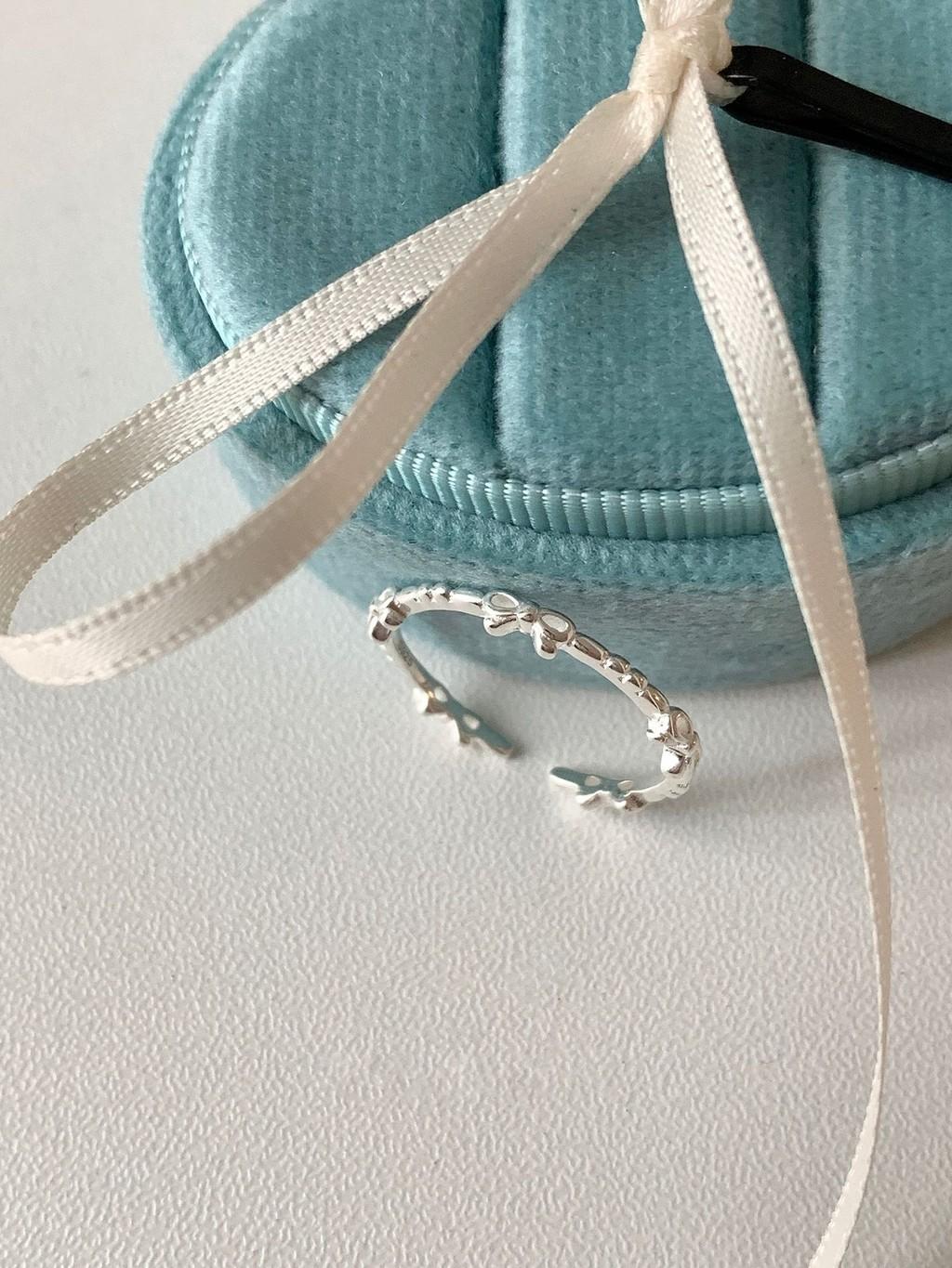 Fashionable Copper Bowknot Ring For Women Offering Graceful Design And Timeless Elegance