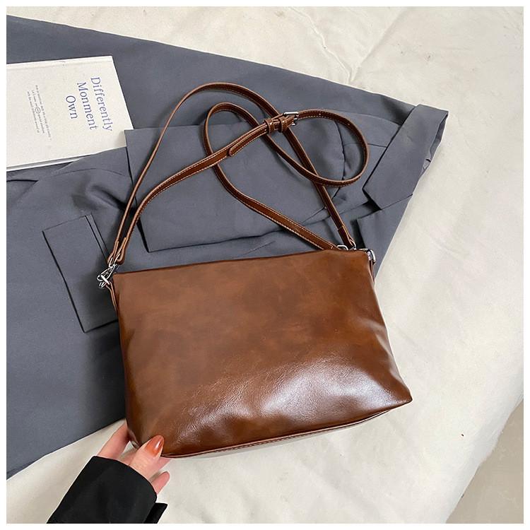 IELGY High-End Retro Bag Women's Winter Shoulder Armpit Bag Casual All-Match Commuter Messenger Bag