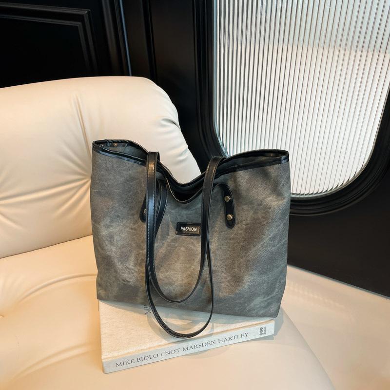 

Tote bag large-capacity bag women s new fashionable solid color simple shoulder bag summer commuter handbag темно-серого