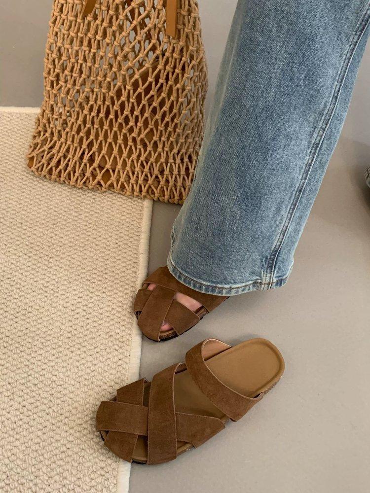 Soft flat-bottomed lazy person pedal bag head half slippers outer wear women's shoes 2025 summer new niche hollow cool slippers