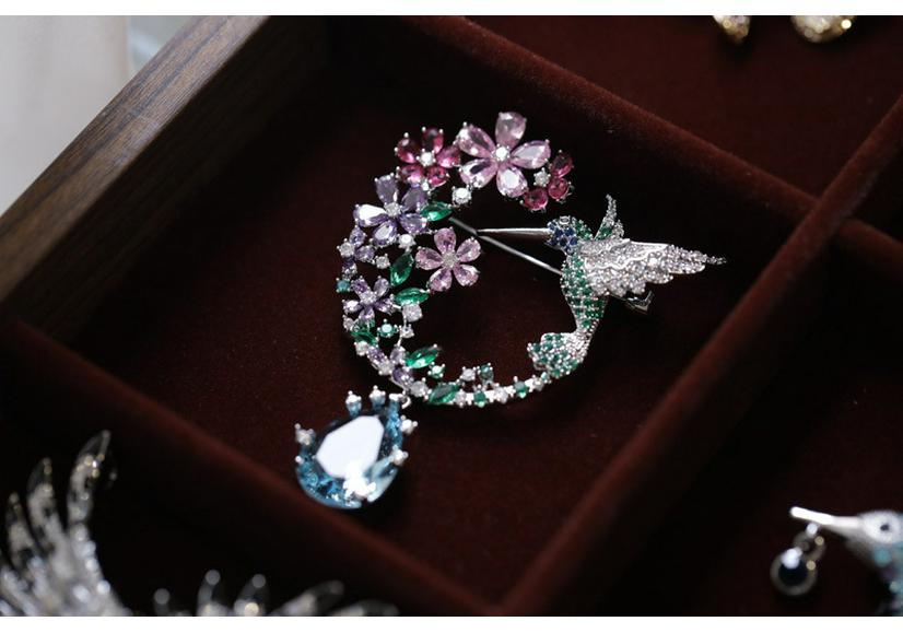 Bo Xin Yun Crystal Flower Wreath Brooch - Trendy, Anti-Exposure Pin