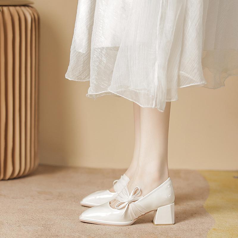 Mary Jane shoes spring and summer new square head thick heel bow high heels women patent leather light mouth single shoes women
