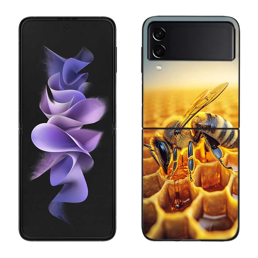 Bees and Honey in the Honeycomb Phone Case For Samsung Z Flip 7 6 5G Galaxy Z Flip 5 4 3 Black Hard Cell Cover Luxury PC Shell