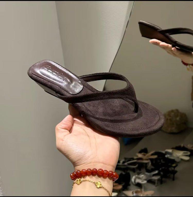 Fashion 2025 New Female Summer Round Toe Ladies Wedges Heeled Slippers Sandals Fashion Wedges Slippers Slides Shoes for Women Flip Flops
