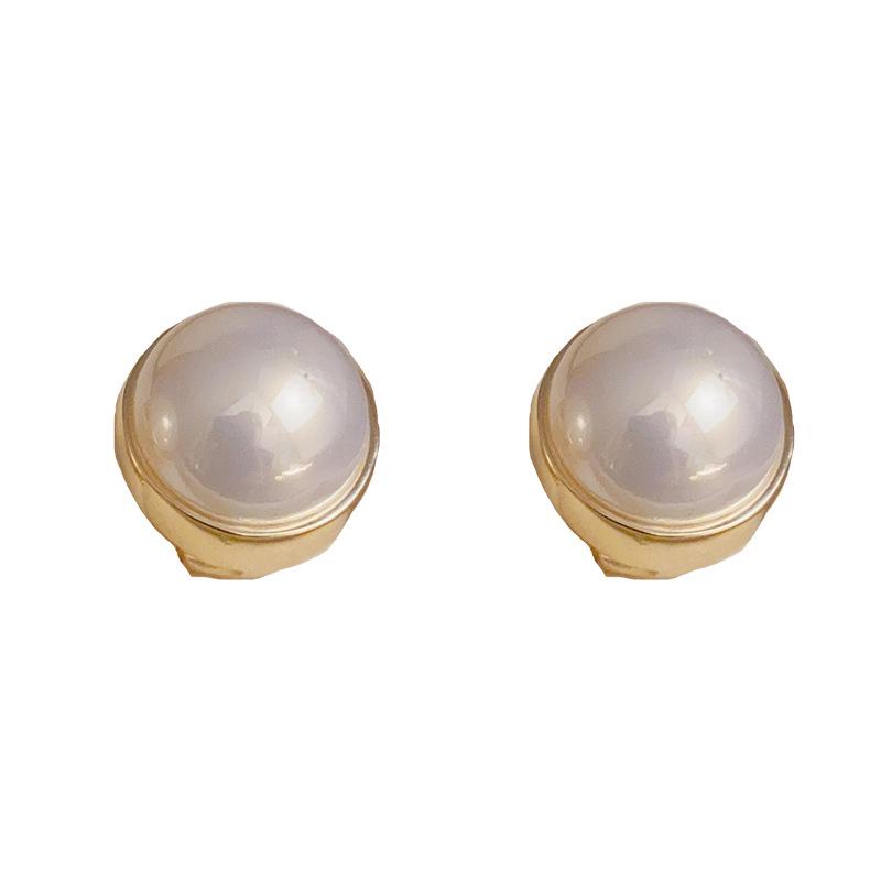 Elegant S925 Silver Pearl Stud Earrings - Simple & Luxurious Design