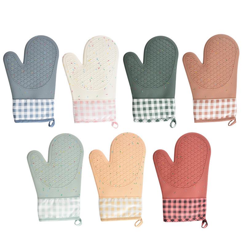 In Stock Color Dot Diamond Pattern Heat-Resistant Silicone Oven Mitts