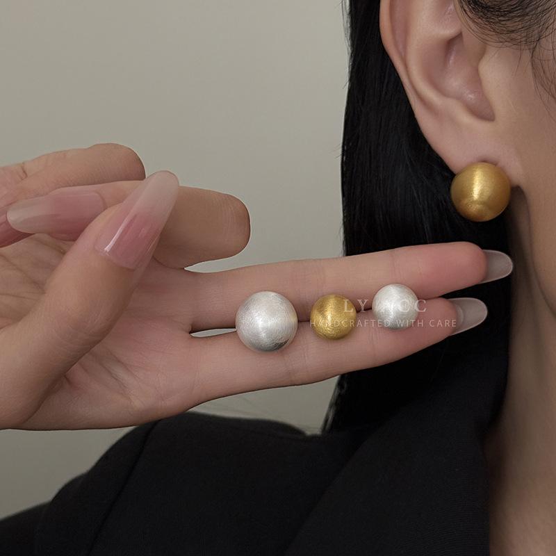 Minimalist spherical stud earrings matte light luxury cold high-end fashion three-dimensional personality minimalist retro atmospheric earrings
